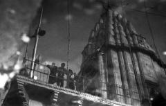 11.2008 Varanasi (Uttar Pradesh)

Temple reflecting on water.

Temple se reflétant dans l'eau.